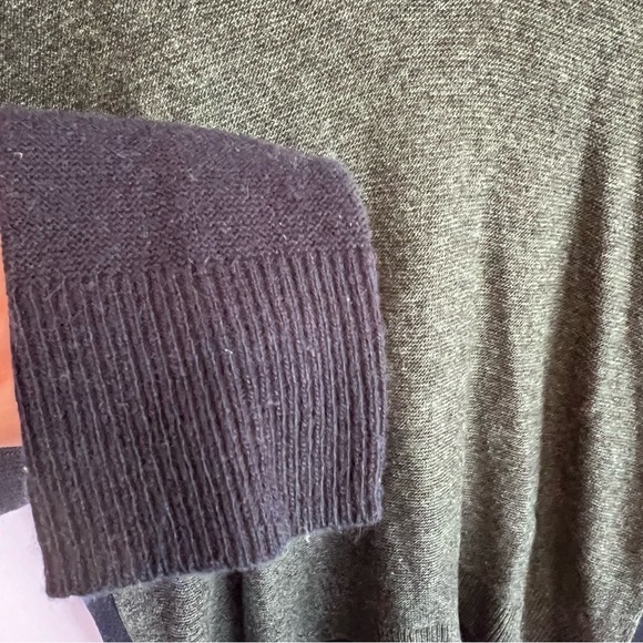 MADEWELL Kendall Colorblock Navy Gray V Neck Wool Alpaca Blend Sweater Size S - Picture 7 of 11